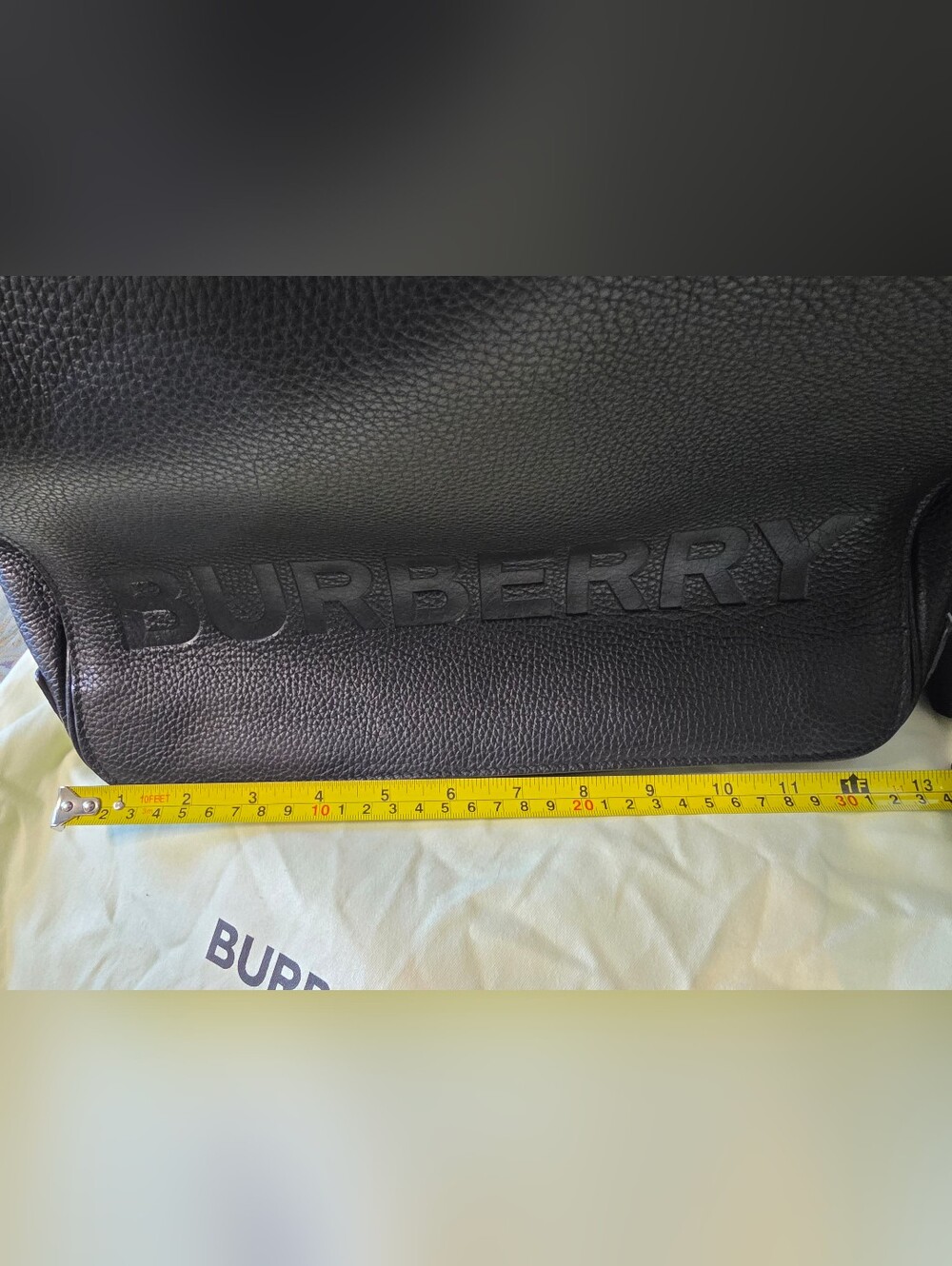 Burberry Black Messenger Bag with Sleek Leather Design - Picture 8 of 9